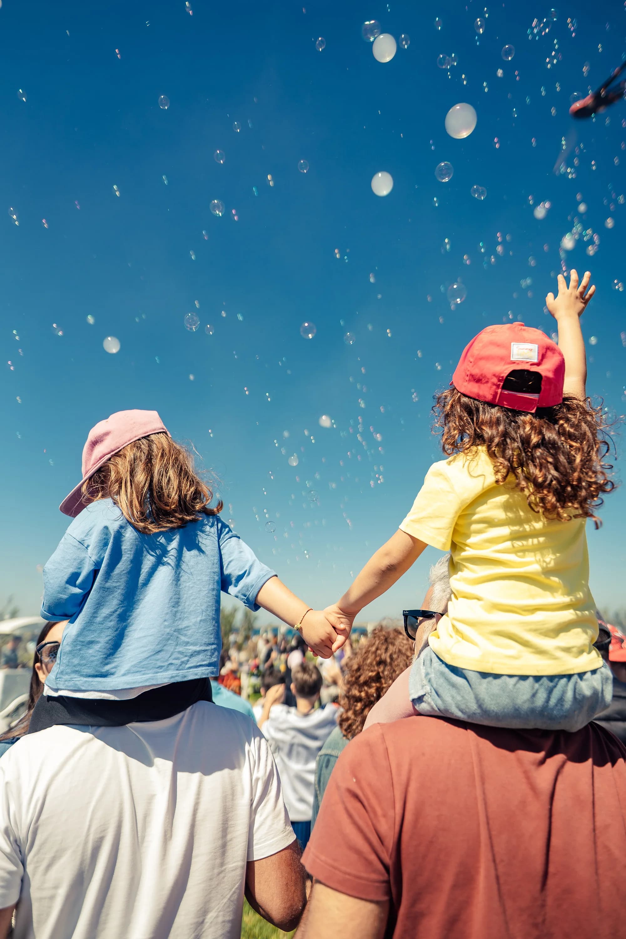 Bambini e bolle durante UP! Festival.